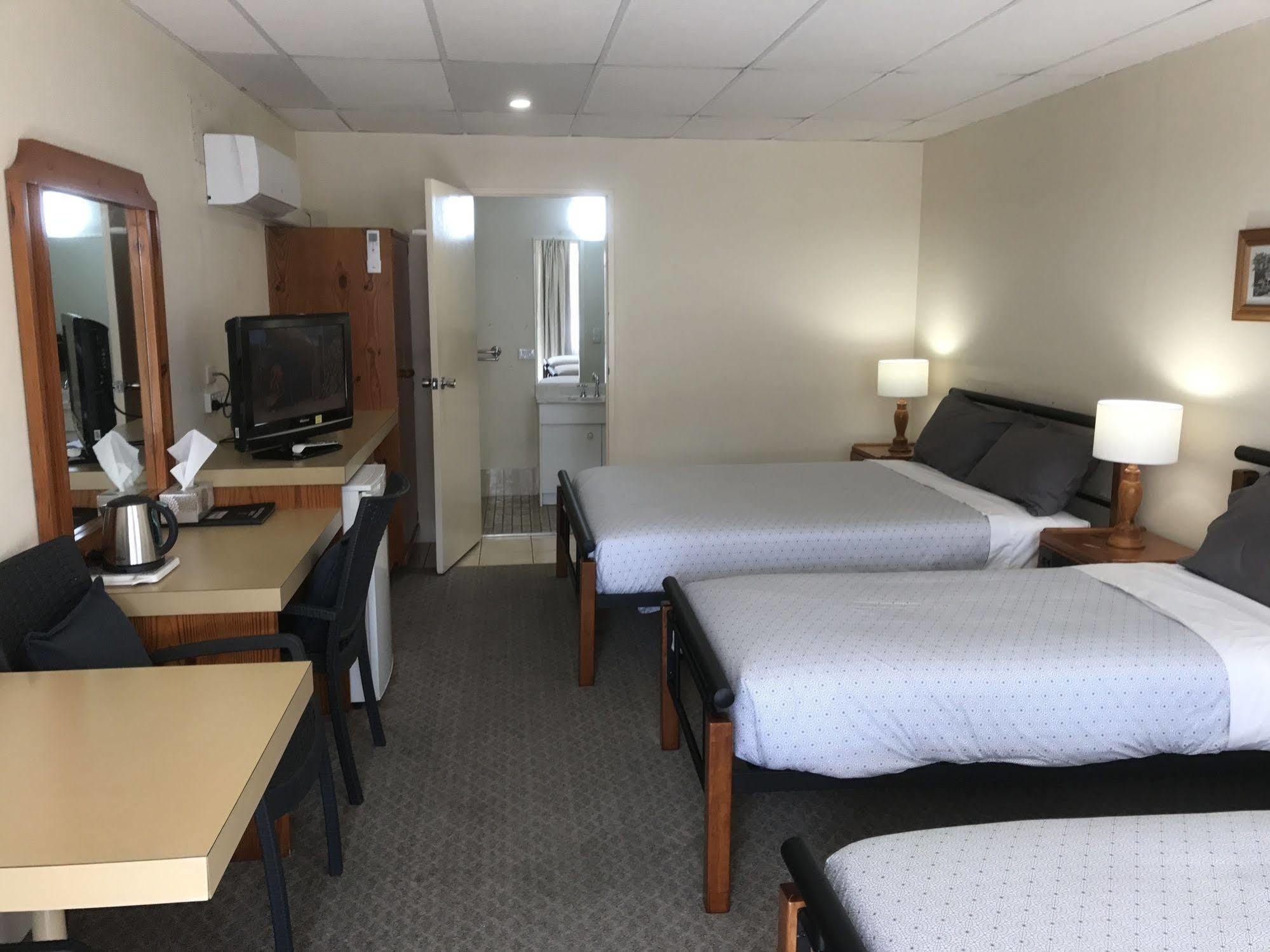Cooks Endeavour Motor Inn Tweed Heads Bagian luar foto